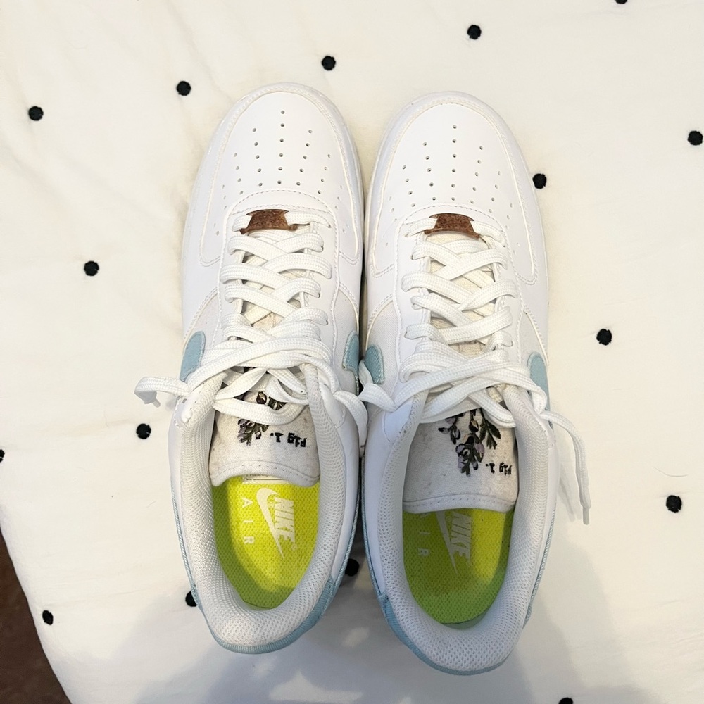 Nike Air Force 1 Shoes - Picture 3 of 5